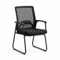 Chaise de conférence noire avec accoudoirs, dossier en maille et cadre en acier, 60 × 58 × 95 cm
